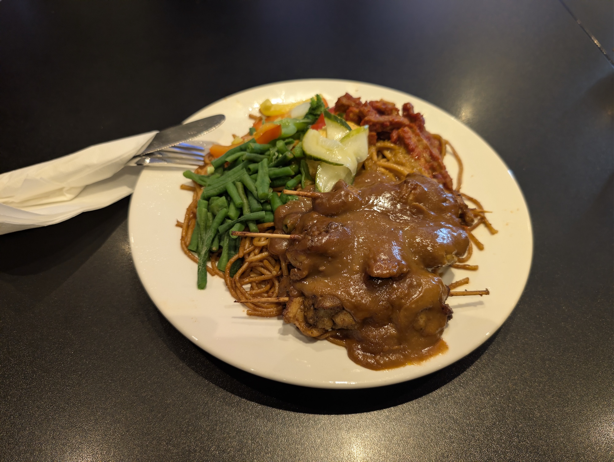 Kip Saté Speciaal + Bami